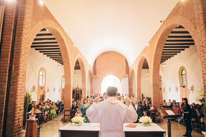 Casamiento en Iglesia San Luis Gonzaga en Jauregui